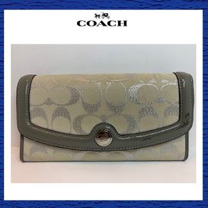 Cong Tri Fold Long Wallet